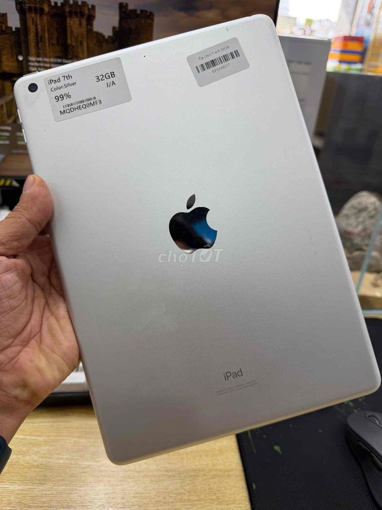 Apple iPad Gen 7 32GB Wifi Bạc Như mới. Mua bán Máy tính bảng tại Quận 10 Tp Hồ Chí Minh được đăng bởi Protech hình 1