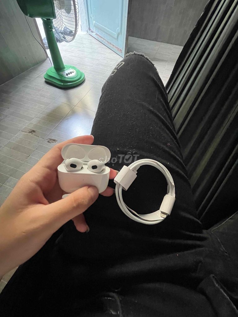 Tai nghe không dây Apple AirPods 3 Trắng. Mua bán Tivi, Âm thanh tại Huyện Đức Hòa Long An được đăng bởi Nam hình 1