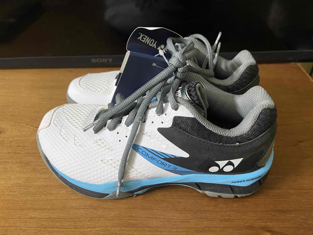 giày cầu lông Yonex size 36