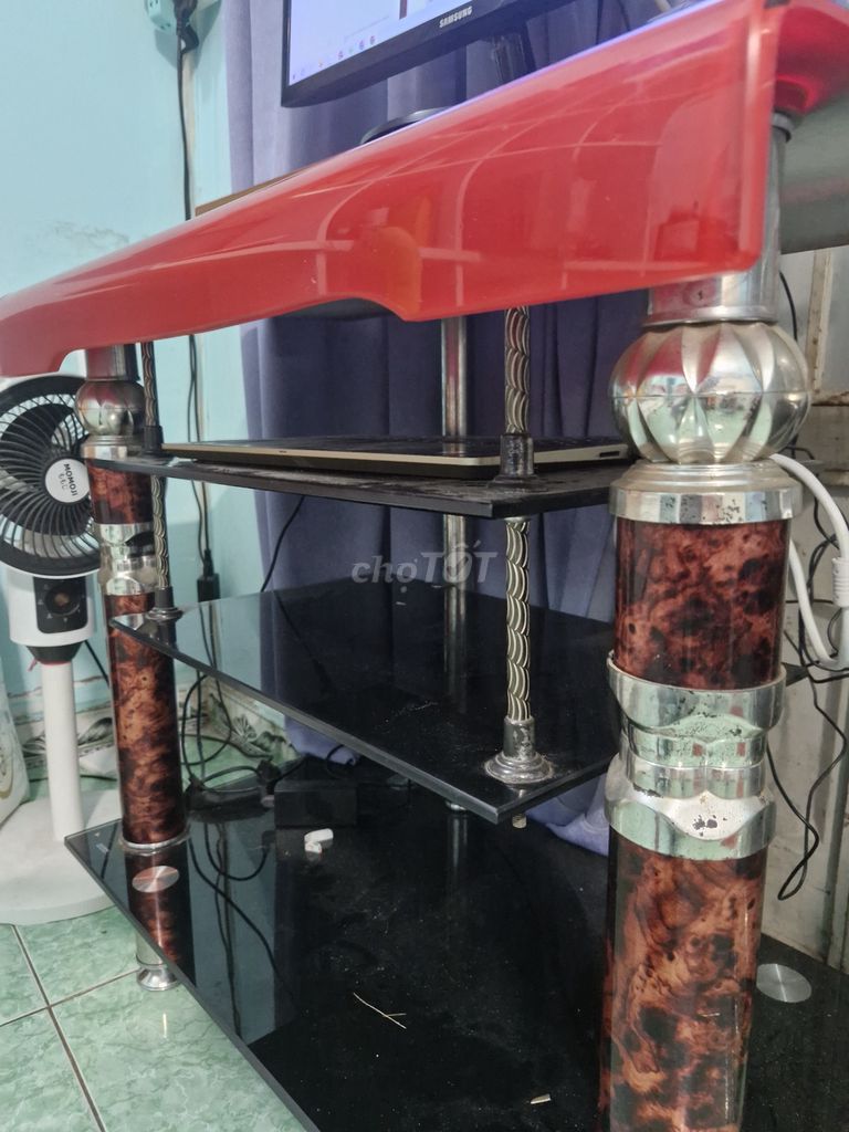 Kệ tivi Kính cường lực. Mua bán Tủ, kệ gia đình tại Quận Tân Bình Tp Hồ Chí Minh được đăng bởi Hồng Phấn Đỗ hình 1