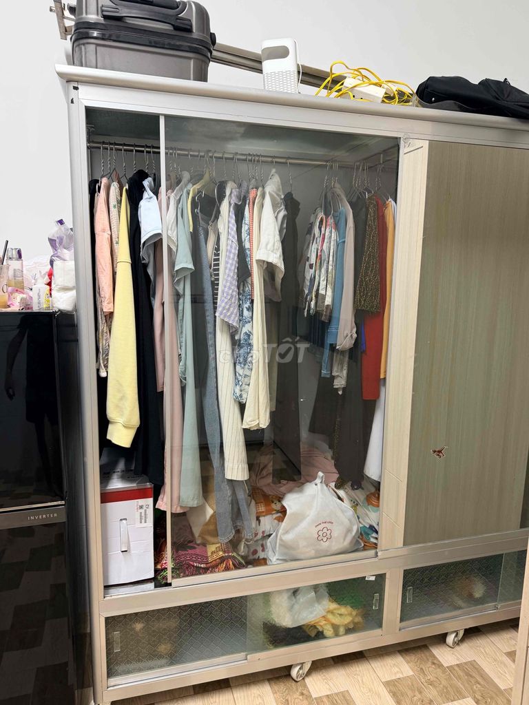 Tủ quần áo Nhôm kính Bạc 2m x 1.8m. Mua bán Tủ, kệ gia đình tại Thành phố Long Khánh Đồng Nai được đăng bởi Hồng hình 1