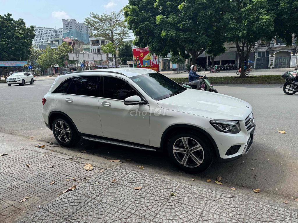 Bán hoặc đổi xe khác Mercedes-GLC 200 2019 Trắng. Mua bán Ô tô tại Quận Bình Tân Tp Hồ Chí Minh được đăng bởi  Mãnh hình 3