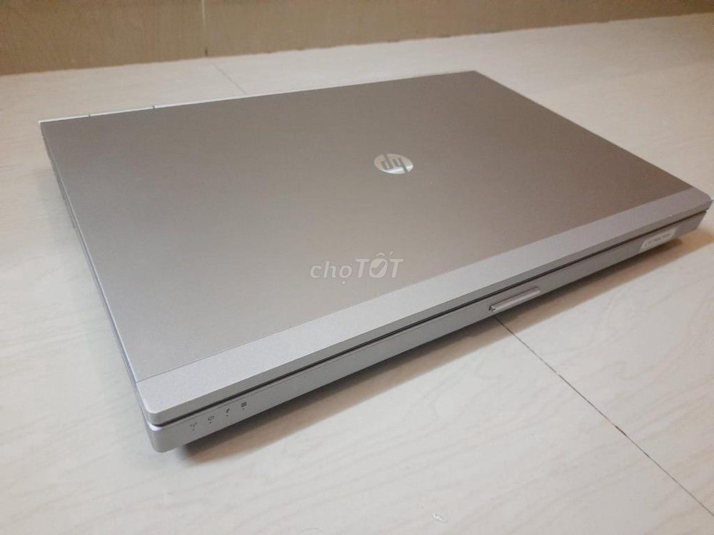 Laptop HP Elitebook 8460P i5 2520M HD+ màu bạc đẹp