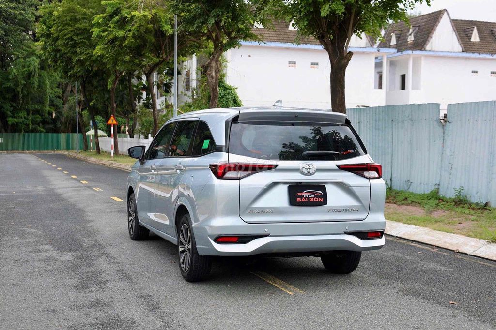 Toyota Avanza 2022 МКПП 7 мест Серебристый