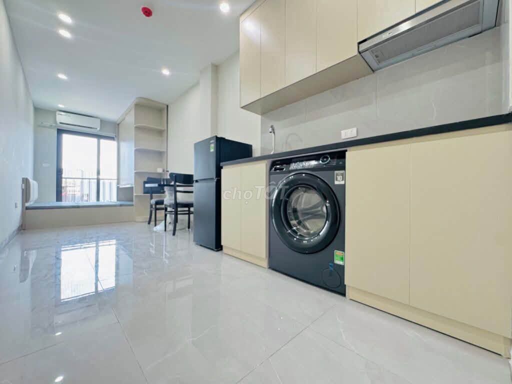 Nhà mới ban công thoáng đầy đủ nội thất có thang máy Hoàng Mai