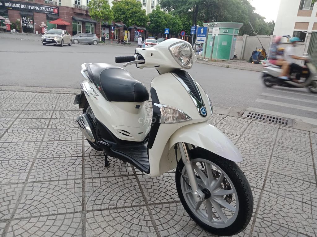 PIAGGIO LIBERTY 3VIE TRẮNG MÁY NGUYÊN BIỂN 29. Mua bán Xe máy tại Quận Nam Từ Liêm Hà Nội được đăng bởi Hoàng Lan hình 4