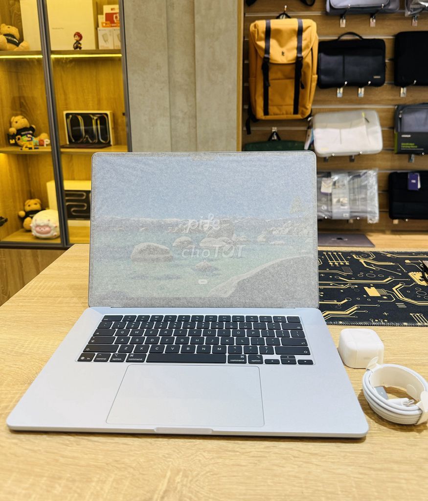 Macbook Air M5 15 inch 16GB/512GB  new chưa active. Mua bán Laptop tại Quận 3 Tp Hồ Chí Minh được đăng bởi Macshop24h hình 1