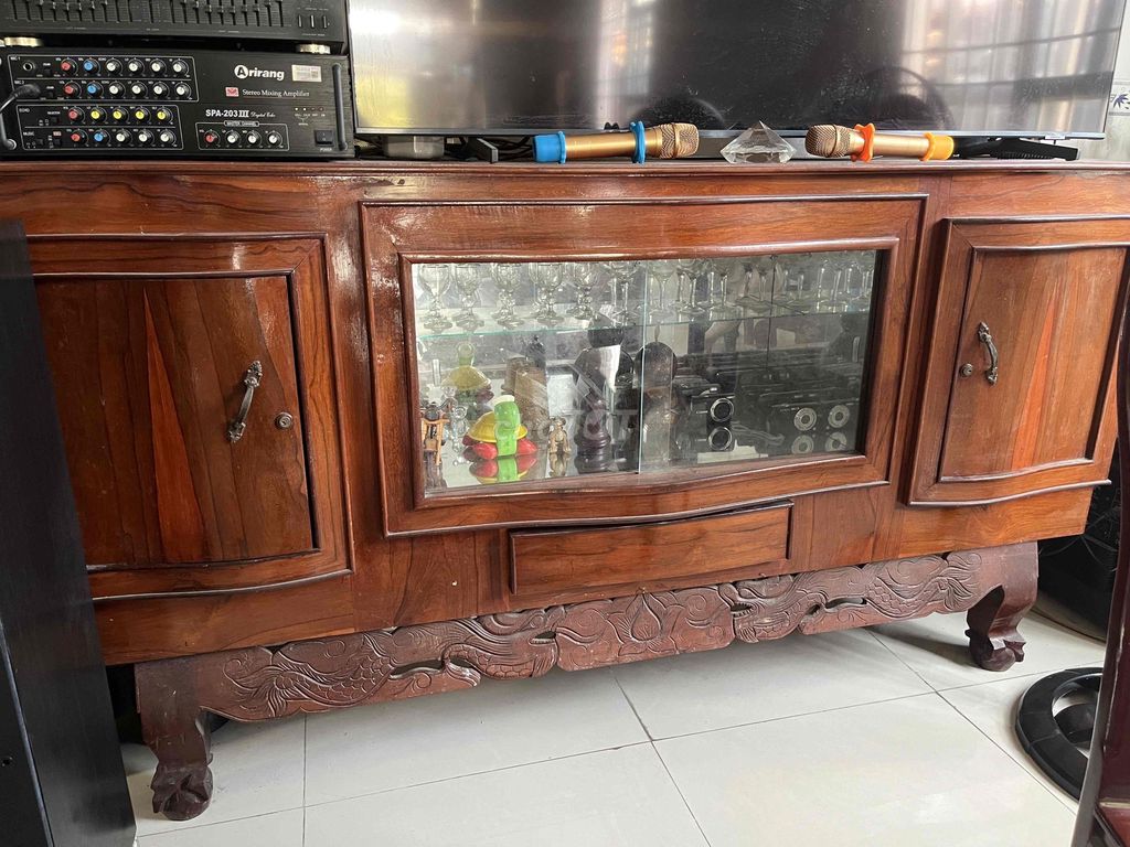Tủ trang trí Gỗ Nâu Cổ điển Chạm khắc. Mua bán Tủ, kệ gia đình tại Thành phố Bà Rịa Bà Rịa - Vũng Tàu được đăng bởi Như Quỳnh hình 1