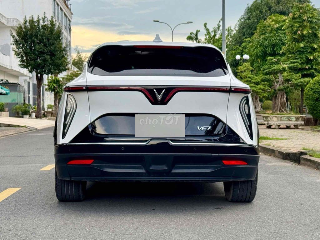 Vinfast VF7 Plus 2025 Trắng 15.000 km. Mua bán Ô tô tại Huyện Bình Chánh Tp Hồ Chí Minh được đăng bởi Quốc Nhẫn hình 6