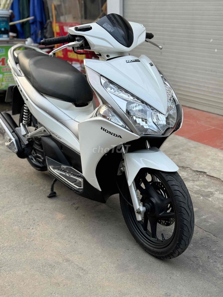 Honda Air Blade White 2012 Fi красивая машина ездит меньше