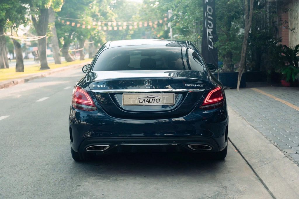 Mercedes Benz C300 AMG 2019 - Xanh CVS/Đen. Mua bán Ô tô tại Quận 7 Tp Hồ Chí Minh được đăng bởi Bi Xe Đức hình 6