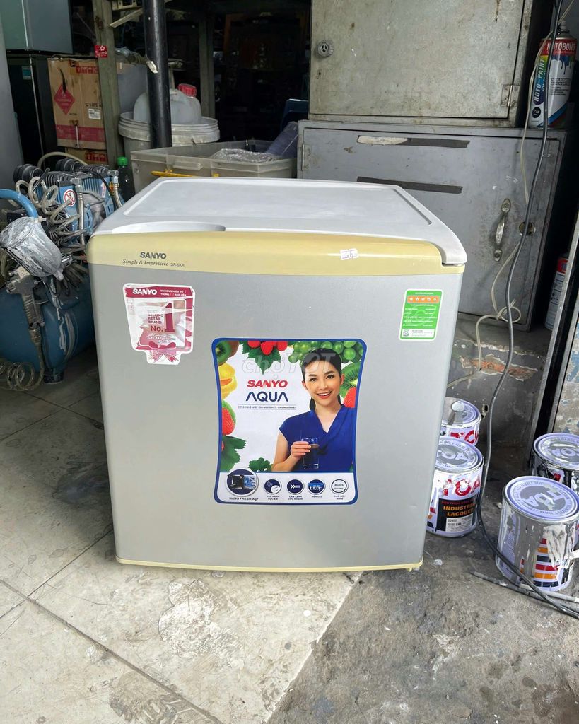 Tủ lạnh Sanyo mini 50L Bạc zin chạy tốt có ship. Mua bán Tủ lạnh tại Quận 7 Tp Hồ Chí Minh được đăng bởi Pi trần hình 1