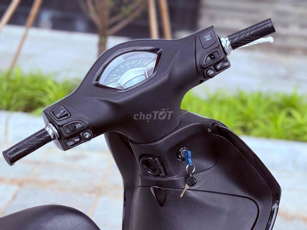 Liberty Abs máy iget đẹp & chất NGẤT xám xi măng. Mua bán Xe máy tại Quận Ba Đình Hà Nội được đăng bởi Xe Máy Nam Thi hình 4