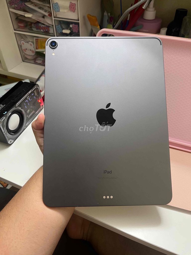 Apple iPad Pro 2018 Xám 64GB Wifi 11 inch. Mua bán Máy tính bảng tại Quận Tân Bình Tp Hồ Chí Minh được đăng bởi Nghi Hieu hình 1