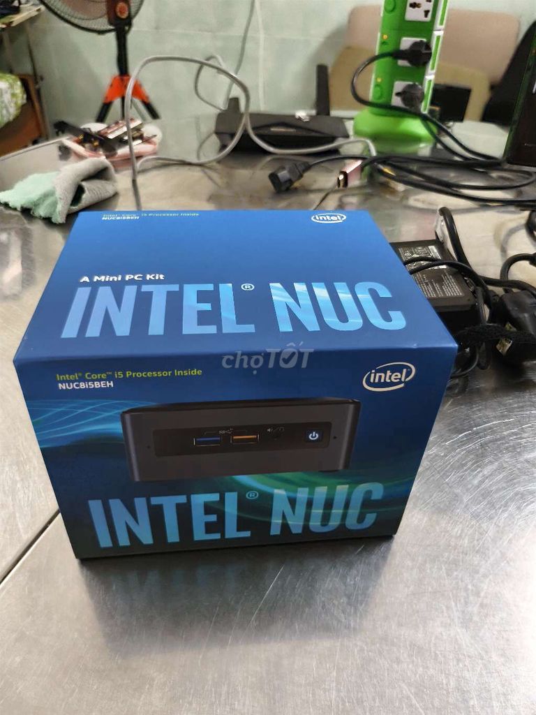 Pc mini Nuc i5th8 ram 16h  ssd 180