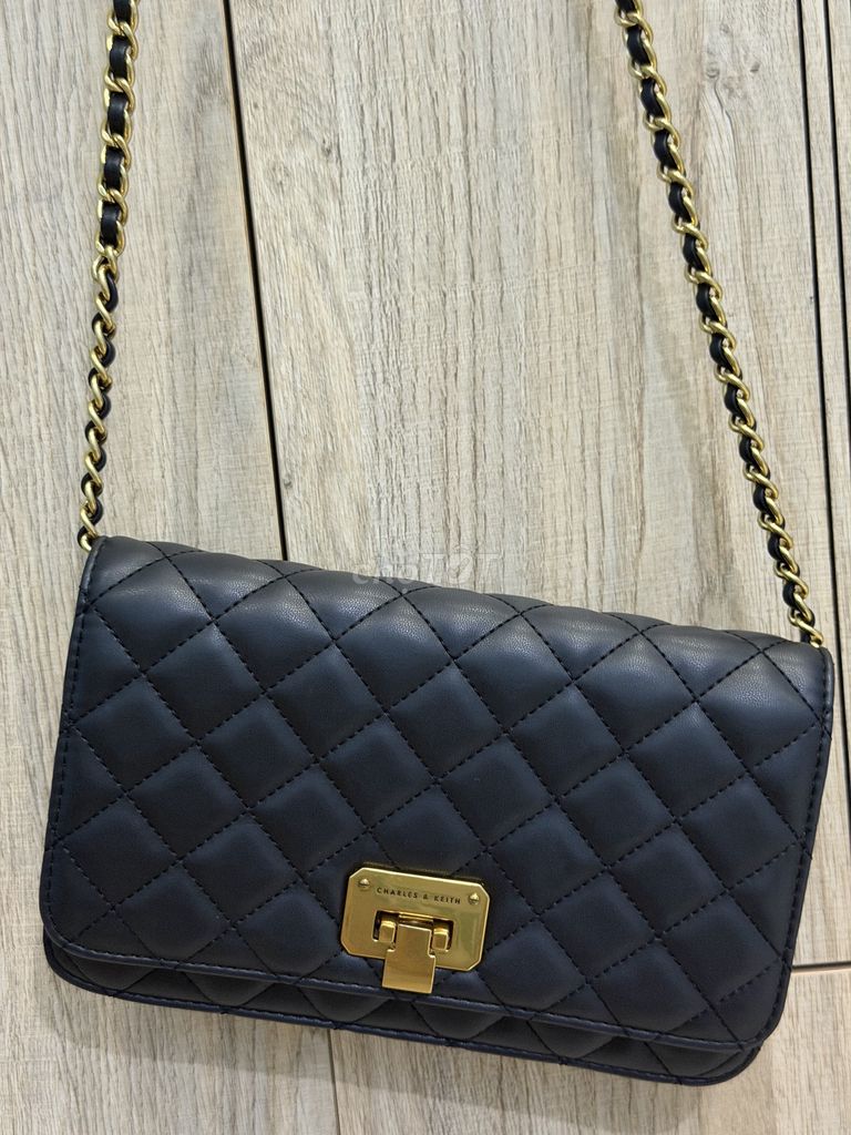 Túi xách Charles & Keith Nữ Da Đen. Mua bán Túi xách tại Thành phố Thủ Đức Tp Hồ Chí Minh được đăng bởi Bùi thi Ngọc Nga  hình 1