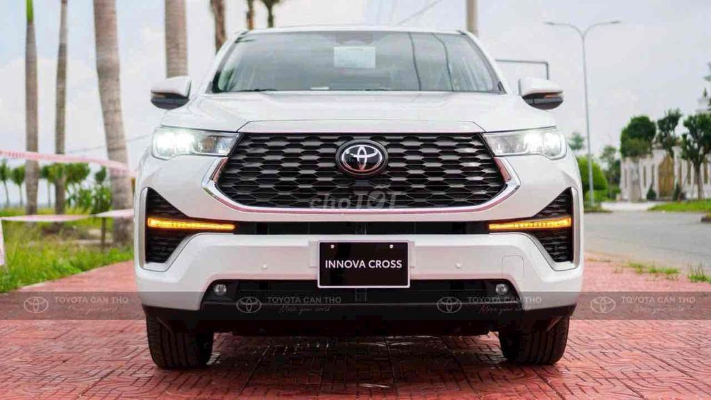 Toyota Innova Cross 2025