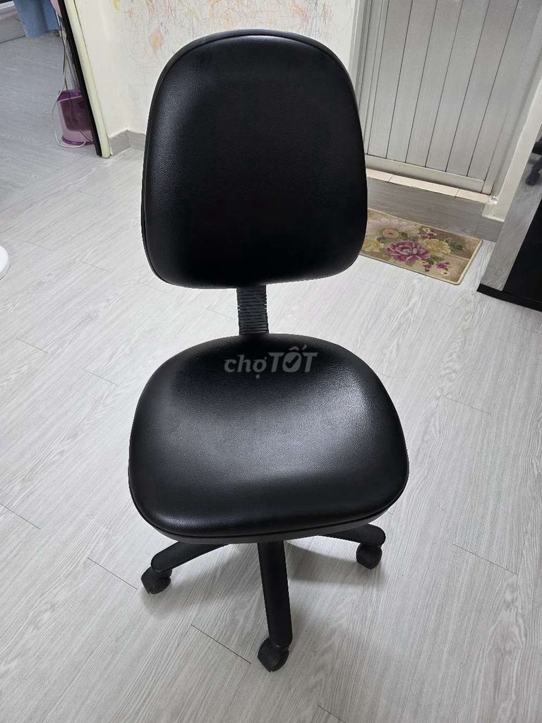Ghế xoay văn phòng Hòa Phát Đen. Mua bán Đồ dùng văn phòng tại Quận Tân Phú Tp Hồ Chí Minh được đăng bởi Châu hình 1