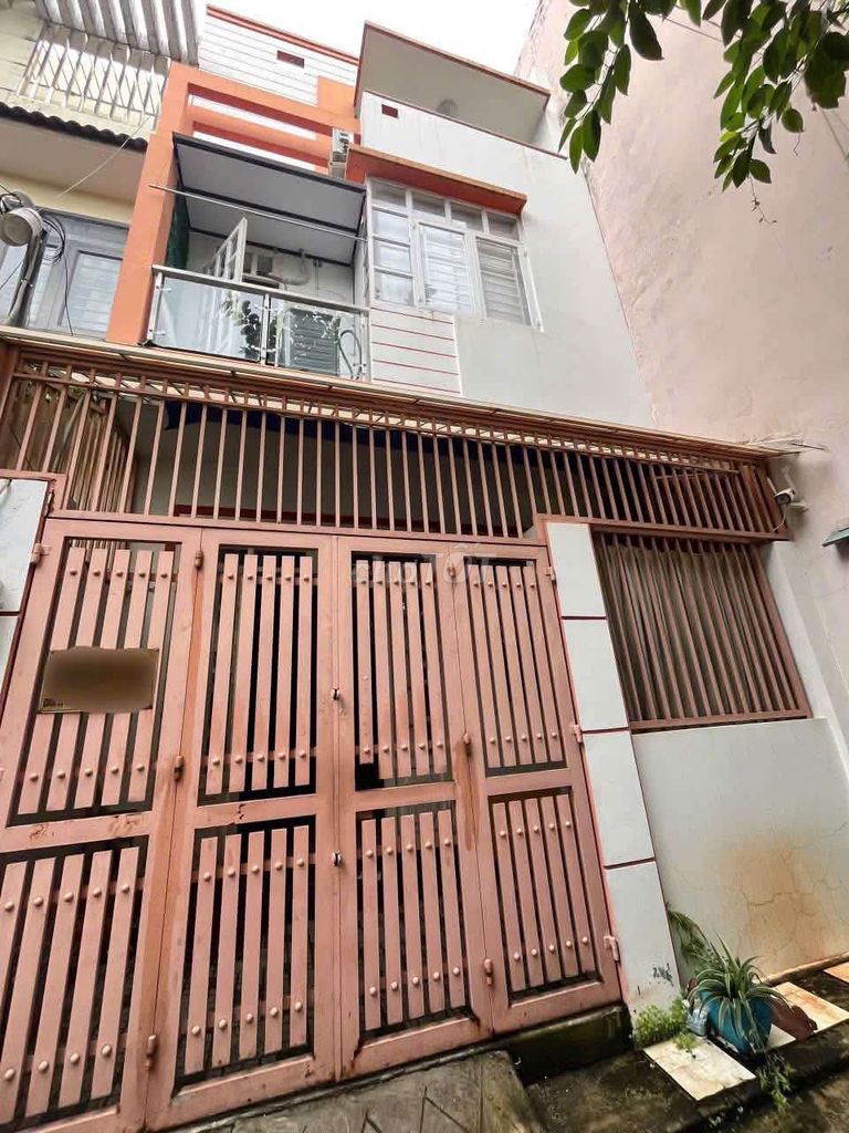 nhà 3 lầu đối diện khu đô thị vạn phúc, Bình Thạnh chỉ 5,7 tỷ  