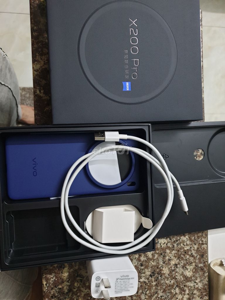 Thanh lý sạc + ốp x200 pro . Ốp + kính cl Pixel 8