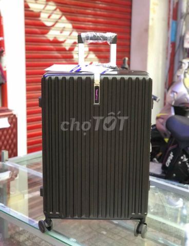 Vali Travelking 805 Nhựa PC 24 inch Đen. Mua bán Túi xách tại Quận Tân Phú Tp Hồ Chí Minh được đăng bởi Triệu Hoàng Audio hình 1