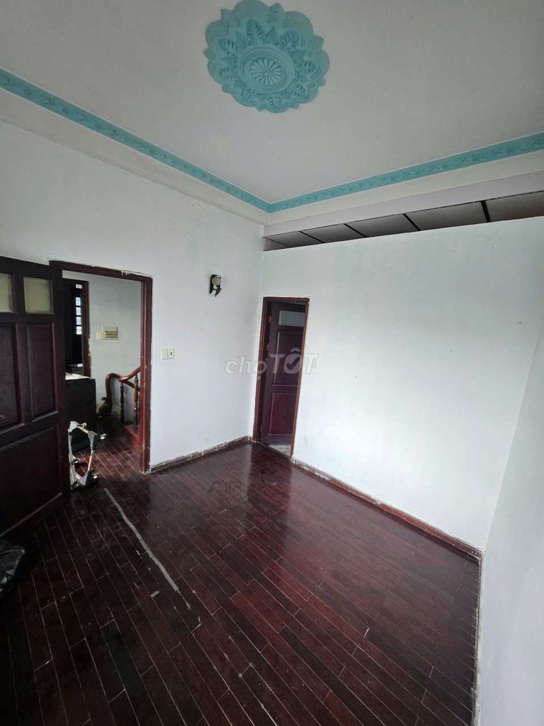 Cho thuê phòng lầu 1 nhà nguyên căn Phước Long B