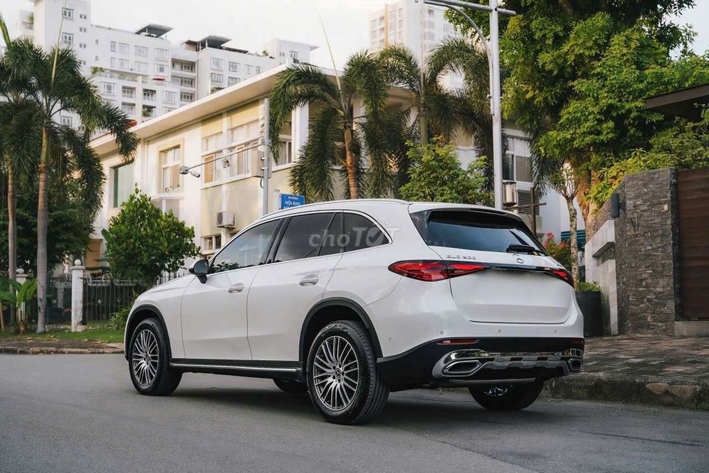 Mercedes GLC200 4matic 2023 Trắng. Mua bán Ô tô tại Quận 7 Tp Hồ Chí Minh được đăng bởi Hoàn Lee Xe Lướt hình 6