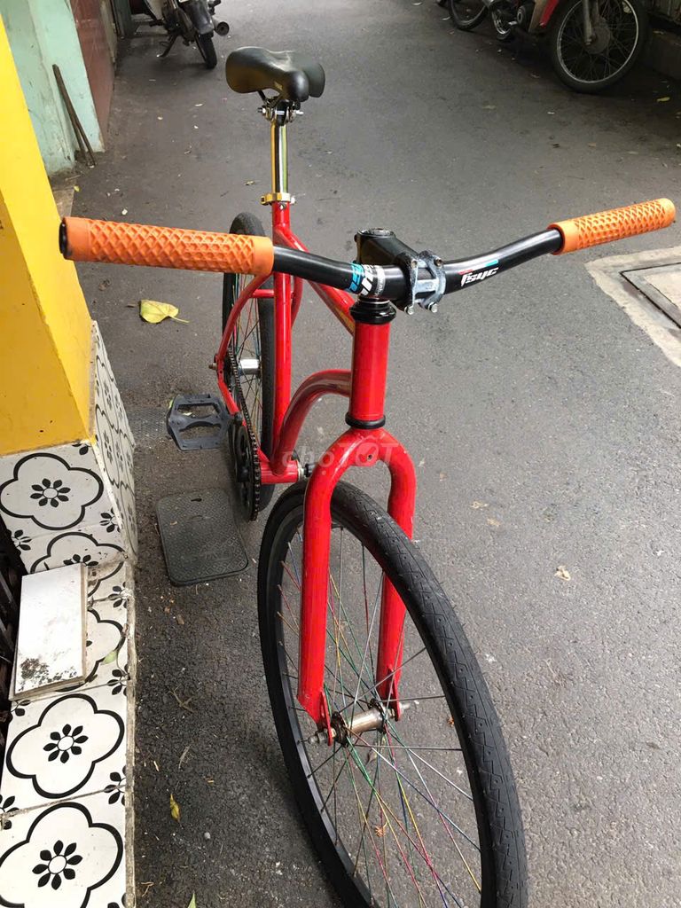 🚴 BÁN XE ĐẠP FIXED GEAR KHUNG ĐỎ 🚴. Mua bán Xe đạp tại Quận 3 Tp Hồ Chí Minh được đăng bởi Tiên Trần hình 3