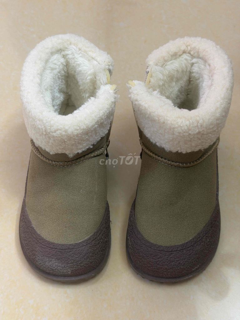 Giày bốt trẻ em da lộn size 28/190. Mua bán Giày dép tại Quận Bình Tân Tp Hồ Chí Minh được đăng bởi Trà My hình 1