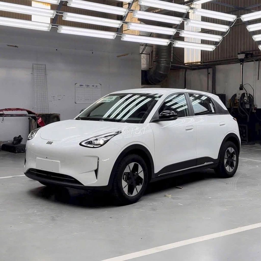 Geely EX2 белый – в наличии с выдачей сразу в Хошимине