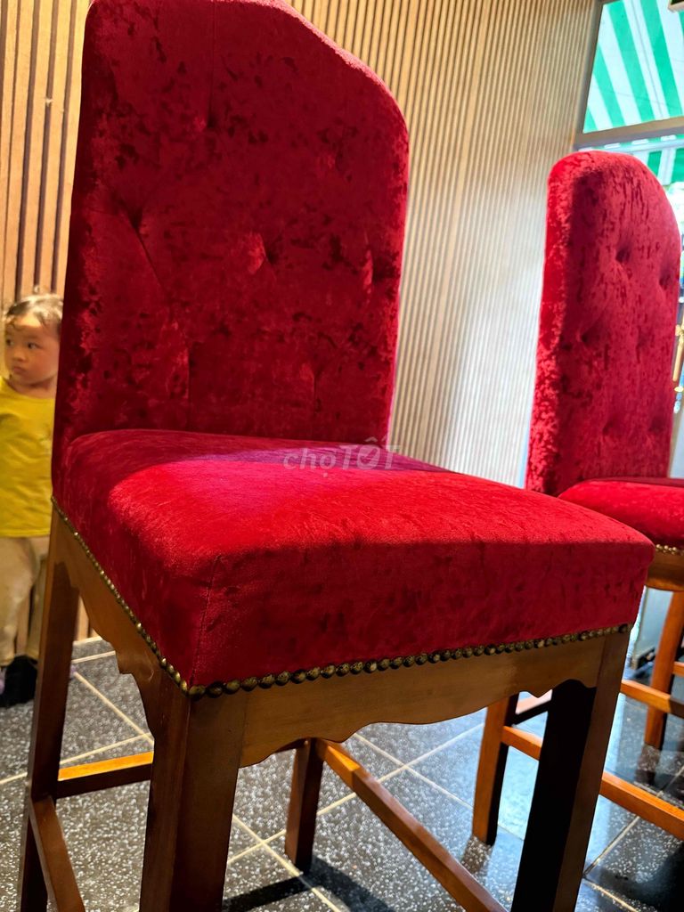 Ghế bar Gỗ Vải nhung Đỏ 5 cái. Mua bán Bàn ghế tại Quận 1 Tp Hồ Chí Minh được đăng bởi サリー hình 1