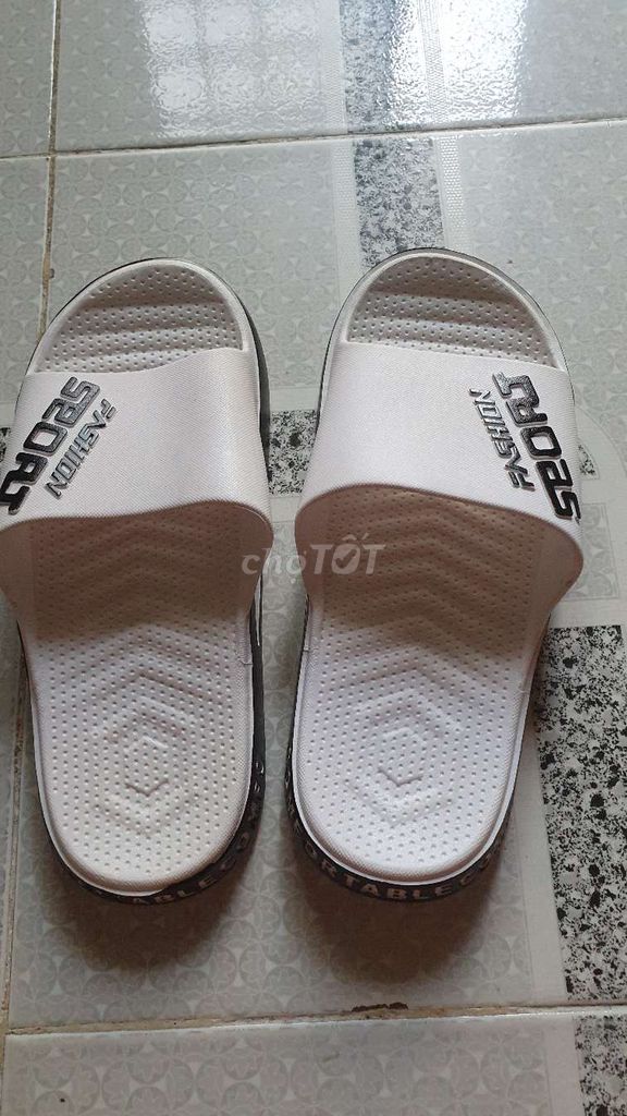 Dép lê Cao su Trắng Chống trượt size 41. Mua bán Giày dép tại Quận 12 Tp Hồ Chí Minh được đăng bởi Nguyễn Huy Hải hình 1