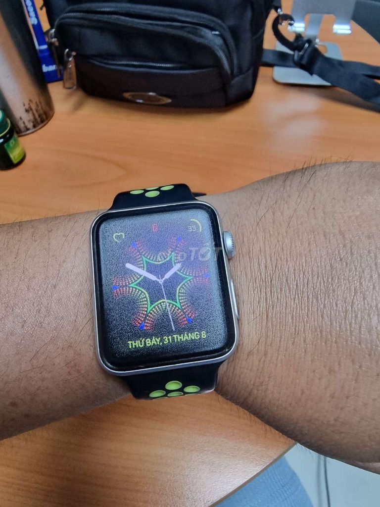 Apple watch Seri 3, pin còn 97%