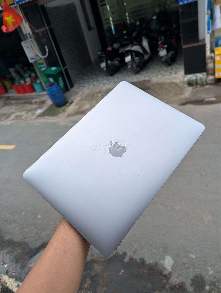 Apple MacBook Pro 2018 i5 13.3 inch 16GB/512GB Bạc. Mua bán Laptop tại Thành phố Thủ Đức Tp Hồ Chí Minh được đăng bởi Công ty TNHH Dịch Vụ Ngọc Gia Bảo Computer hình 1