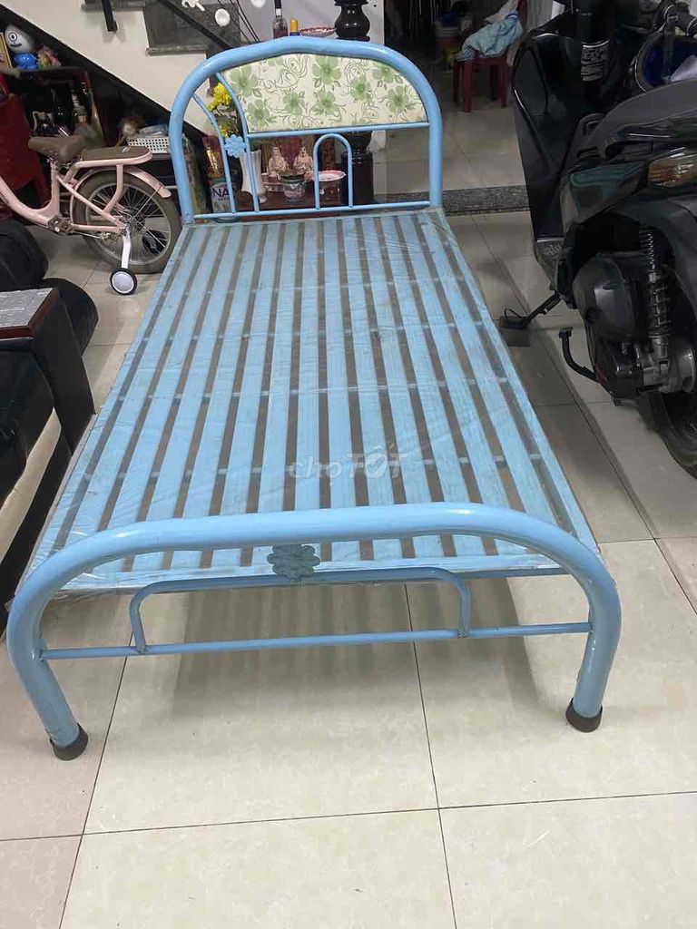Giường Sắt 1m2, giường gỗ 1m4. Mua bán Giường, chăn ga gối nệm tại Quận Bình Tân Tp Hồ Chí Minh được đăng bởi hoàng hình 1