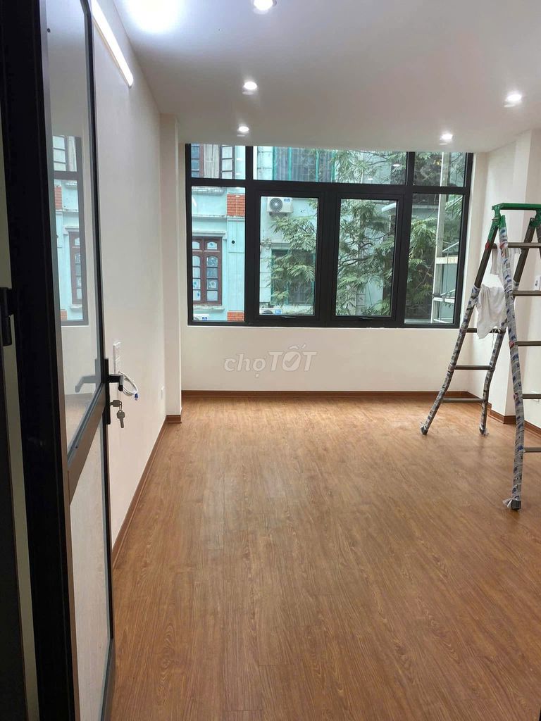 Hiếm! Nhà Đẹp Sát Phố Hoàng Quốc Việt – DT 75m², Ô Tô Tránh – KD Tốt.