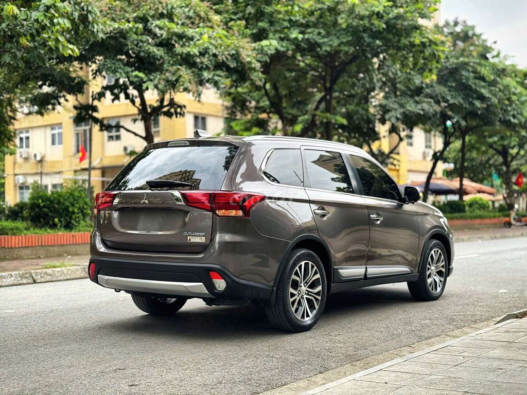 Mitsubishi Outlander CVT 2018, 7 мест, пробег 90 тыс. км