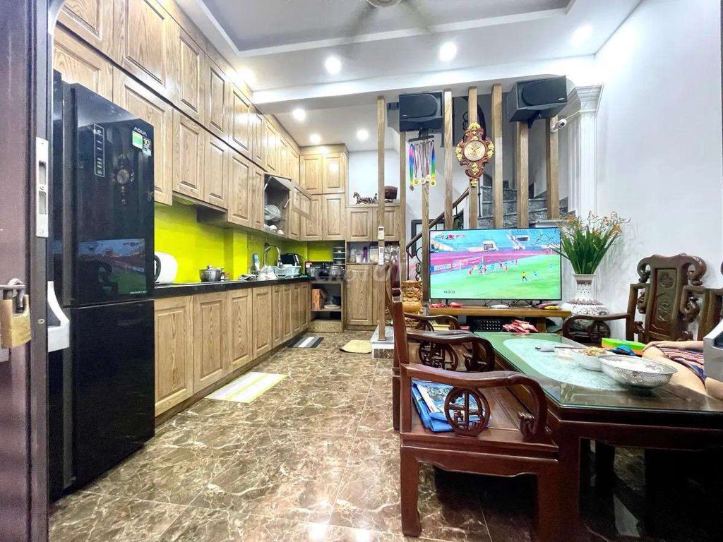 Mặt ngõ, kinh doanh, ôtô chạy.Trần Hoà ôtô chạy, dt 39m2*5T.