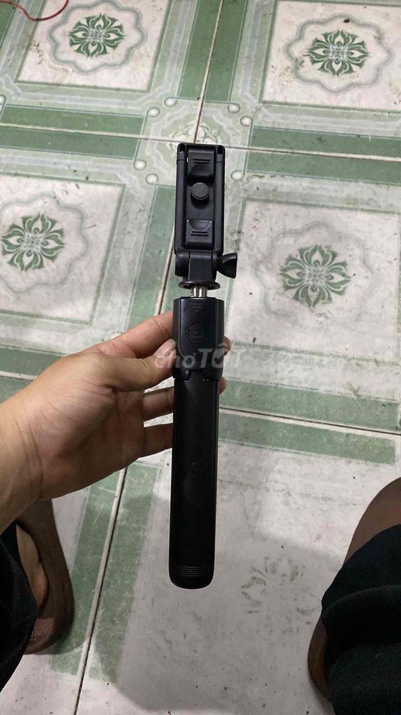 Gậy tự sướng Đen 50cm Bluetooth. Mua bán Phụ kiện (Màn hình, Chuột...) tại Quận Tân Phú Tp Hồ Chí Minh được đăng bởi bichsen hình 1