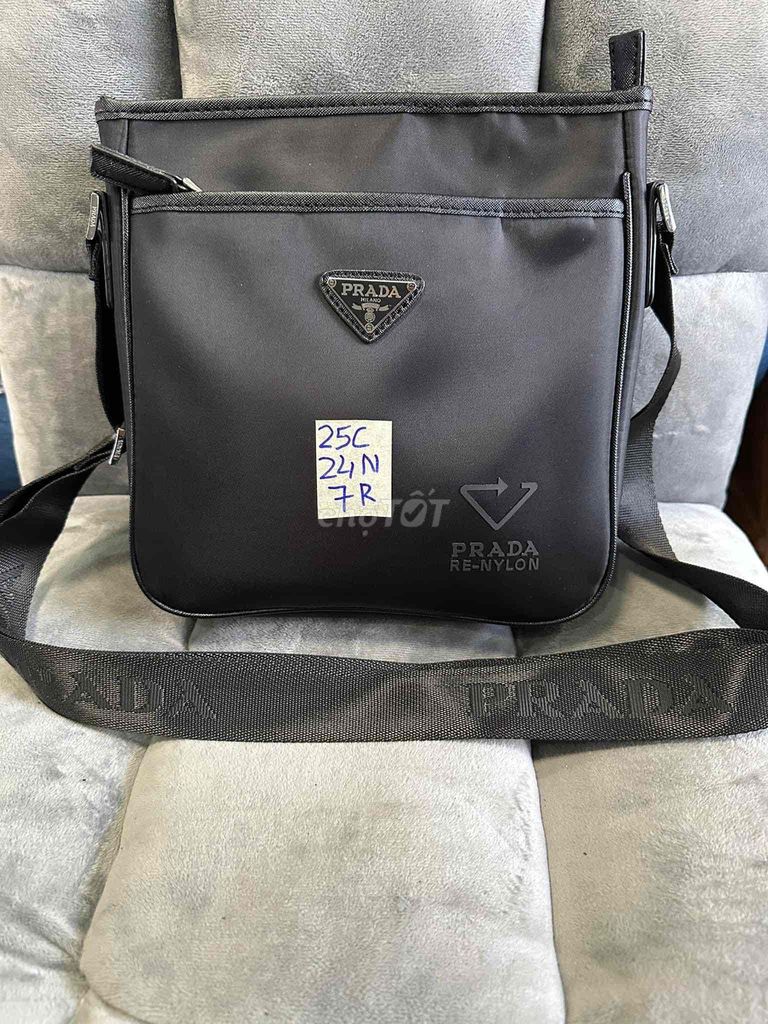 Đeo chéo PRADA size 24x25x7 tem code đầy đủ