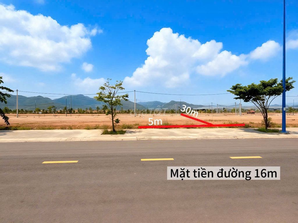 Bán lô đất xây dựng tự do trong lòng khu công nghiệp