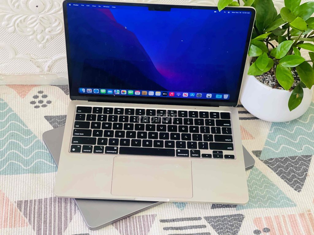 macbook air 13.5" 2022 M2 /8/256 góp zin cod mỹ