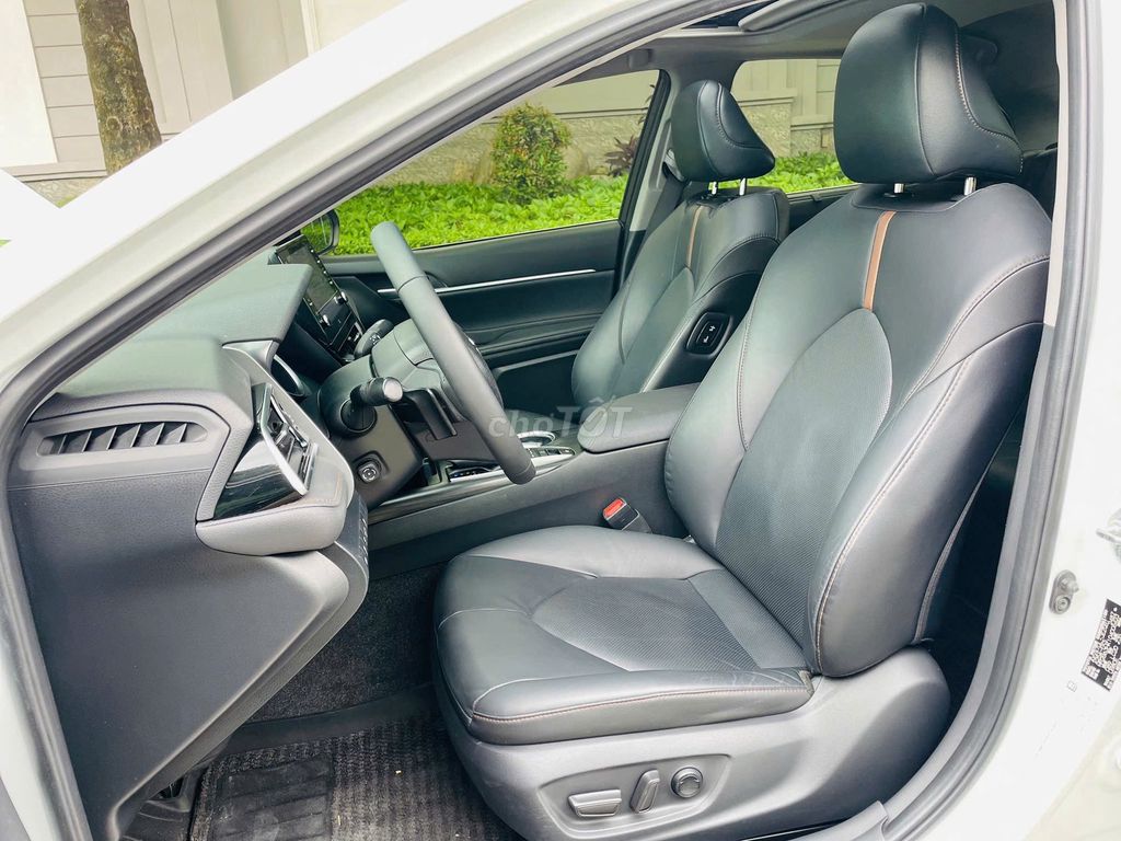 Toyota Camry 2.0Q 2021 - 66000 km. Mua bán Ô tô tại Thành phố Thủ Dầu Một Bình Dương được đăng bởi trần thị khánh huyền  hình 3