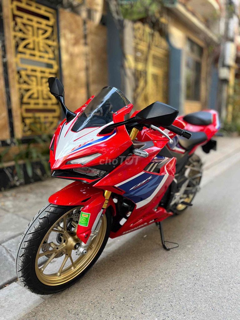 HONDA CBR 150R biển 29- bản HRC 2025  odo62km. Mua bán Xe máy tại Quận Cầu Giấy Hà Nội được đăng bởi Tong motor xe may hình 5