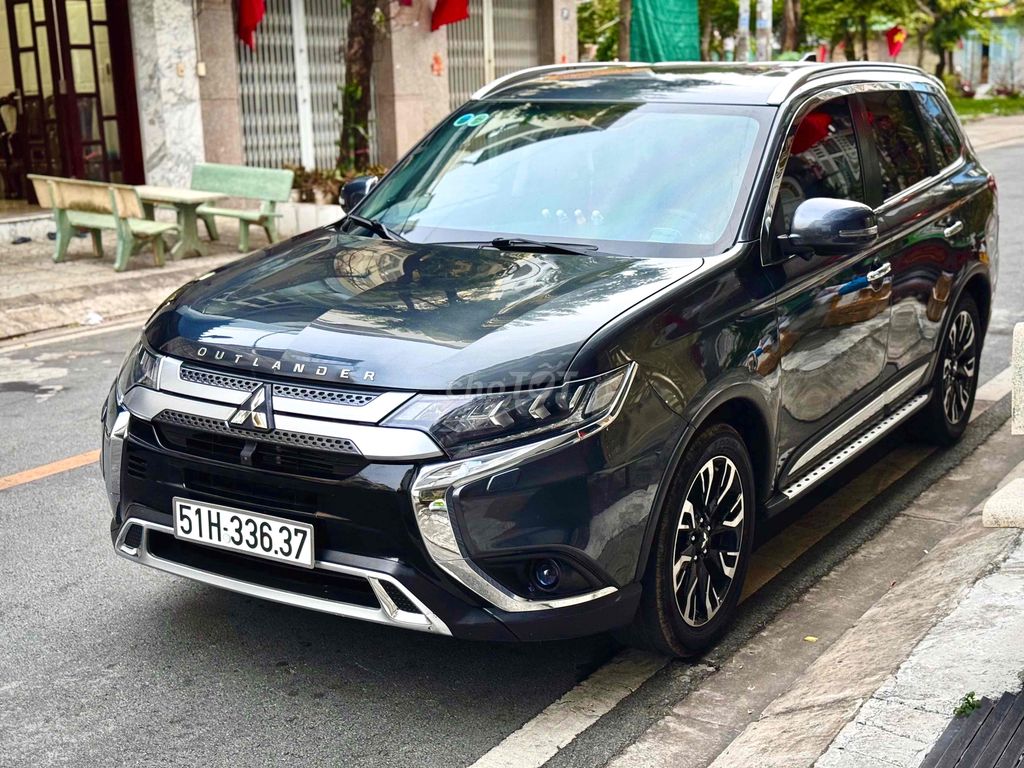 Mitsubishi Outlander 2020 Premium  - 98000