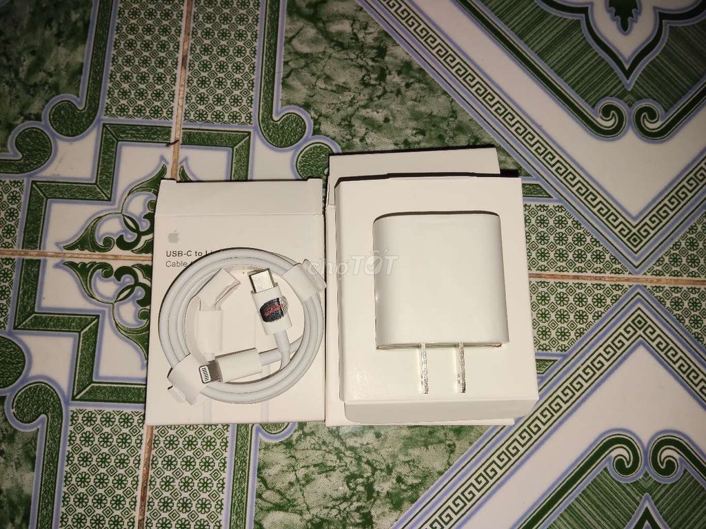 Bộ sạc Apple Trắng Mới 100%. Mua bán Phụ kiện (Màn hình, Chuột...) tại Thành phố Cao Lãnh Đồng Tháp được đăng bởi Phuong hình 1