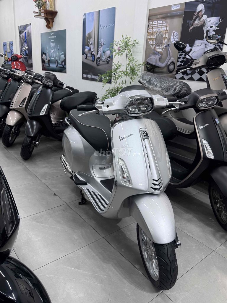 Пьяджо Веспа Спринт 150 ABS iGet, серебро