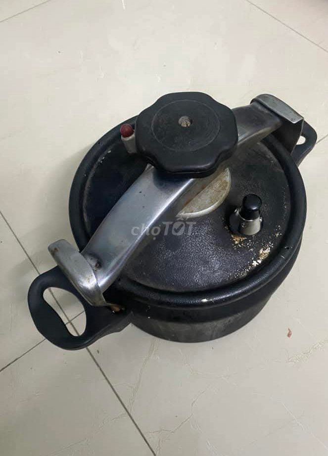 Nồi áp suất chống dính màu đen. Mua bán Dụng cụ nhà bếp tại Quận Hoàng Mai Hà Nội được đăng bởi Đối tác chiến lược  hình 1
