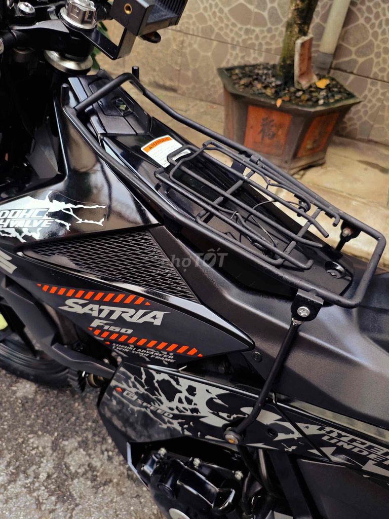 Suzuki Satria 150 FI Xe mới -Xe Hải quan lướt. Mua bán Xe máy tại Quận Cầu Giấy Hà Nội được đăng bởi Tong motor xe may hình 9