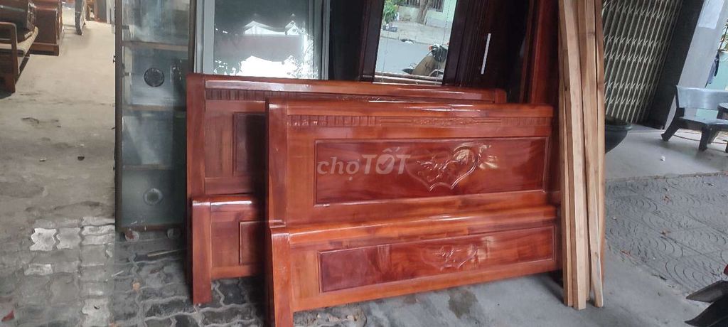 Giường ngủ Gỗ Nâu đỏ Cổ điển Giường đôi. Mua bán Giường, chăn ga gối nệm tại Quận Cẩm Lệ Đà Nẵng được đăng bởi Thái phiên  hình 1